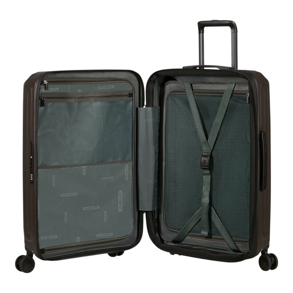 Lieblingstasche 2WANDER Spinner 69/25 Exp suitcase interior with mesh dividers, compression straps, and dark lining.