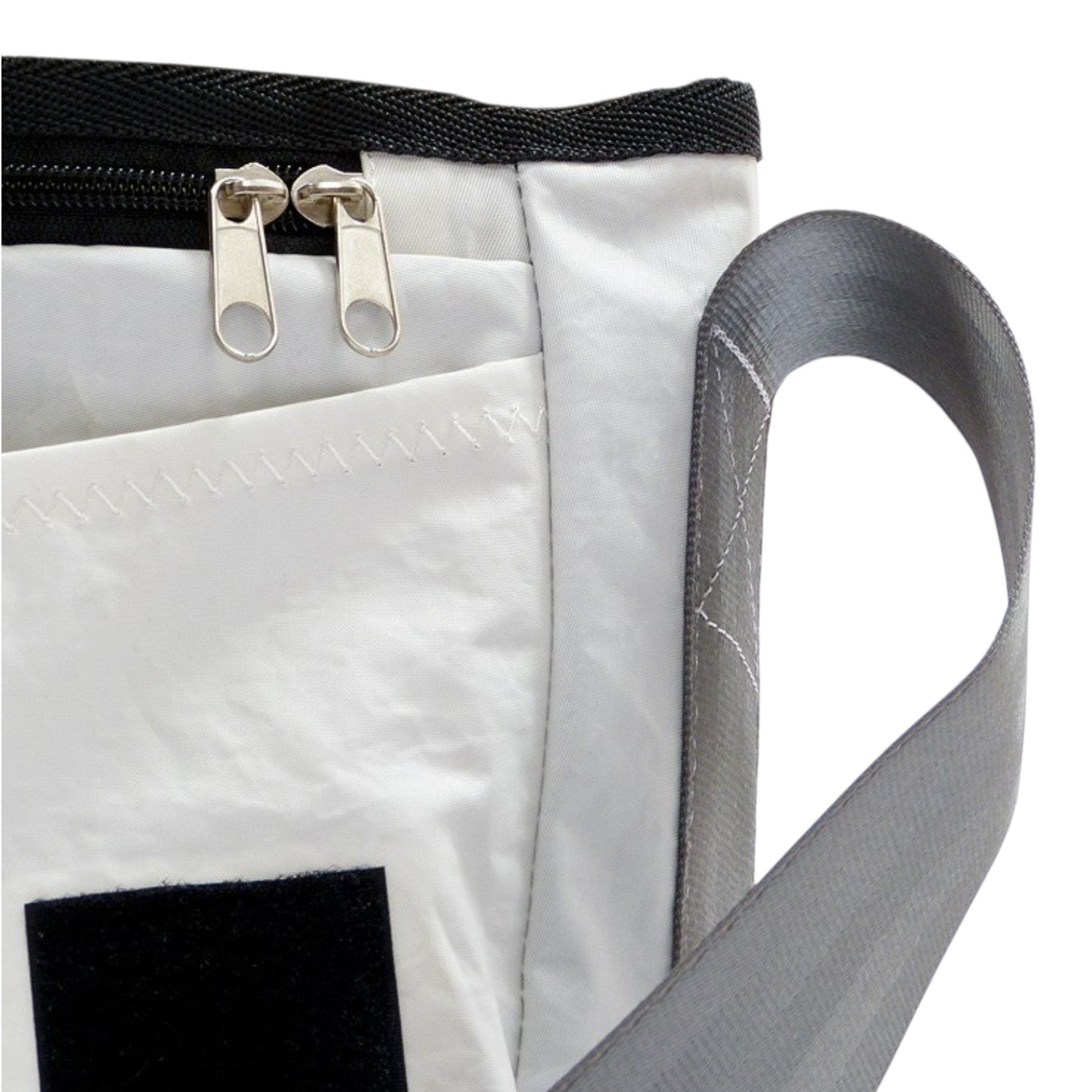 Lieblingstasche Barkasse Mini messenger bag made from white recycled sailcloth with grey strap and black zipper detail