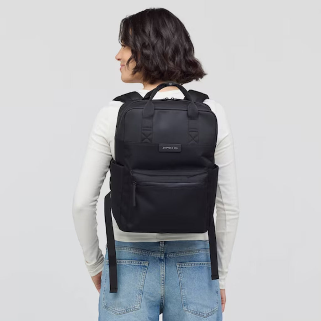 Lieblingstasche Kapten & Son Bergen Pro black backpack with padded straps worn by a woman
