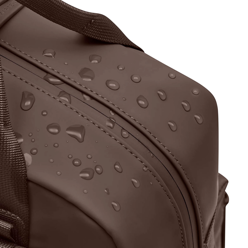 Lieblingstasche Bergen Pro brown waterproof backpack detail with water droplets on the smooth surface