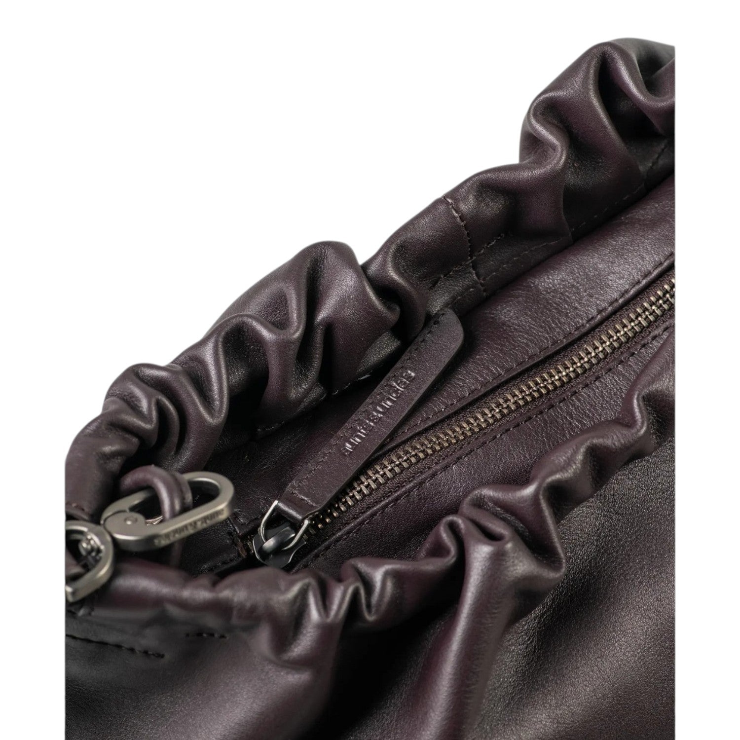 Close-up of the Lieblingstasche Bloom handbag in dark purple leather with a gathered ruched top and zipper closure.