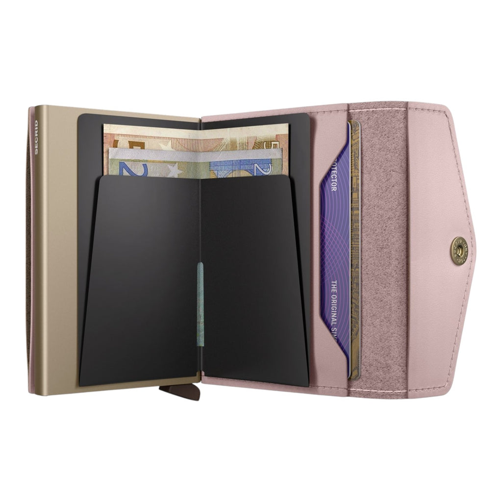 Lieblingstasche Envelope Original wallet in soft pink leather with a gold metal card protector and black interior