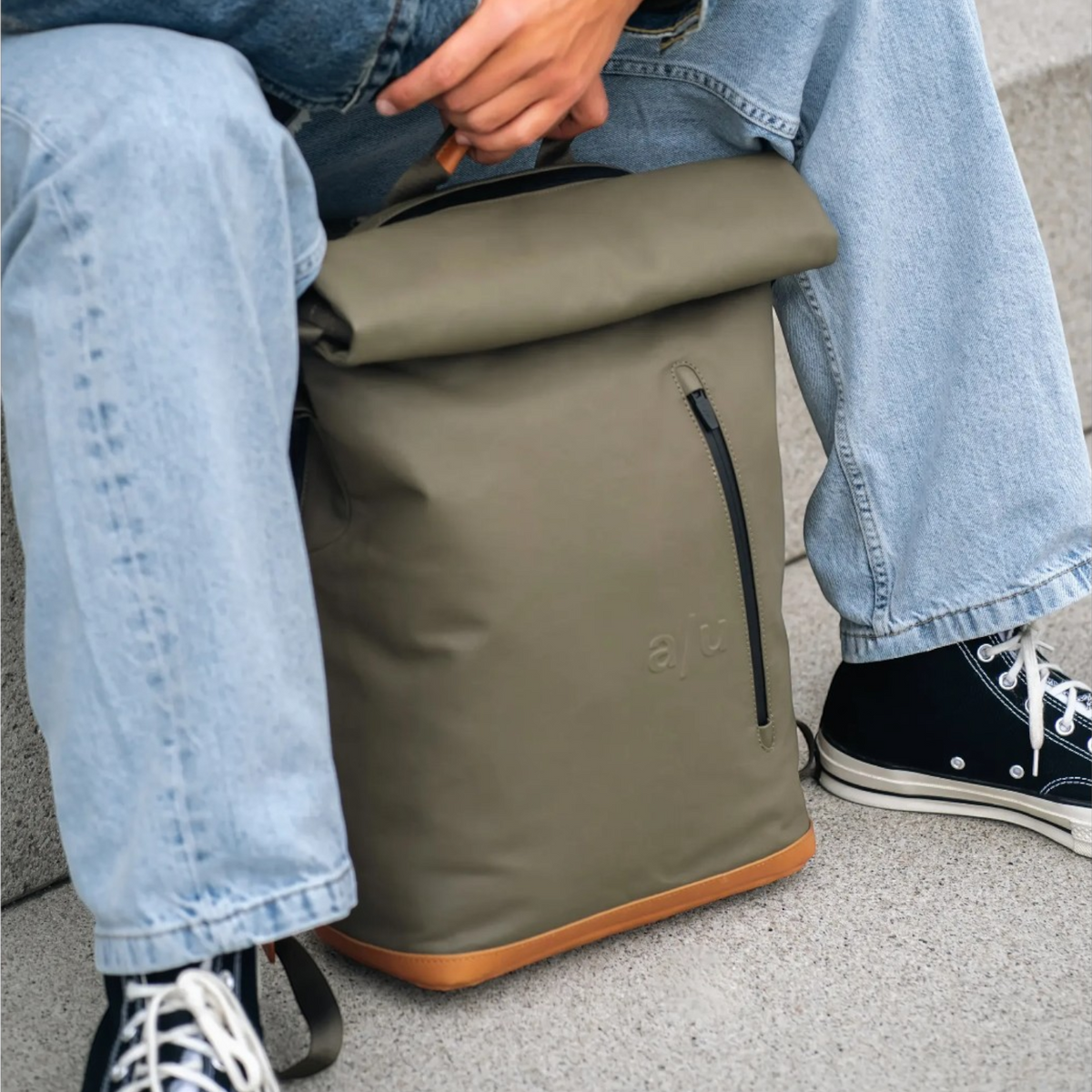 Lieblingstasche a/u by aunts & uncles Fukui rolltop backpack in olive green coated canvas with tan leather base details.