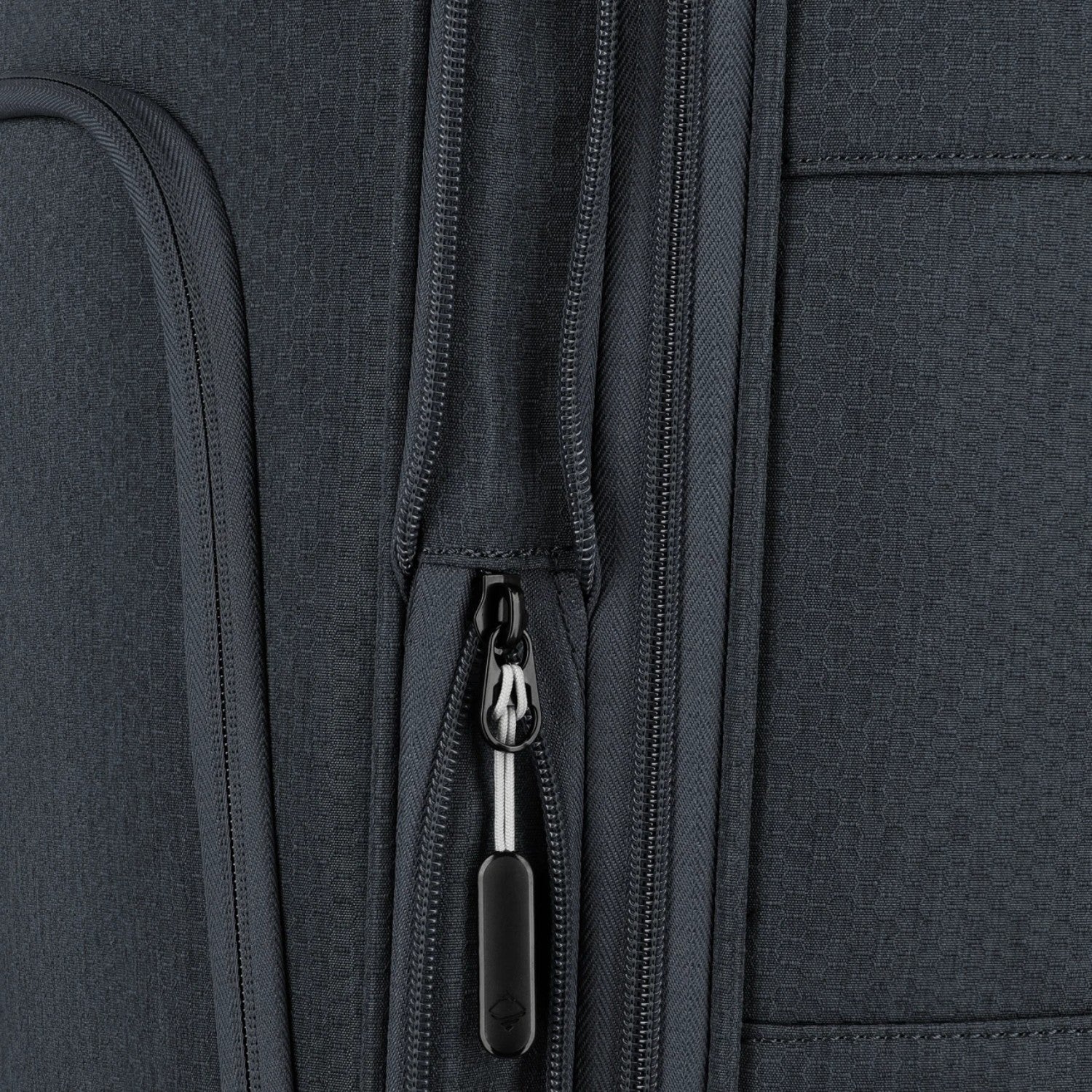 Lieblingstasche KICK OFF trolley suitcase in dark grey with a close-up view of the durable zipper and fabric detail.