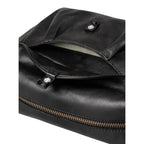 Lieblingstasche Mrs. Cannoli black leather handbag detail with metal clasp and zipper closure