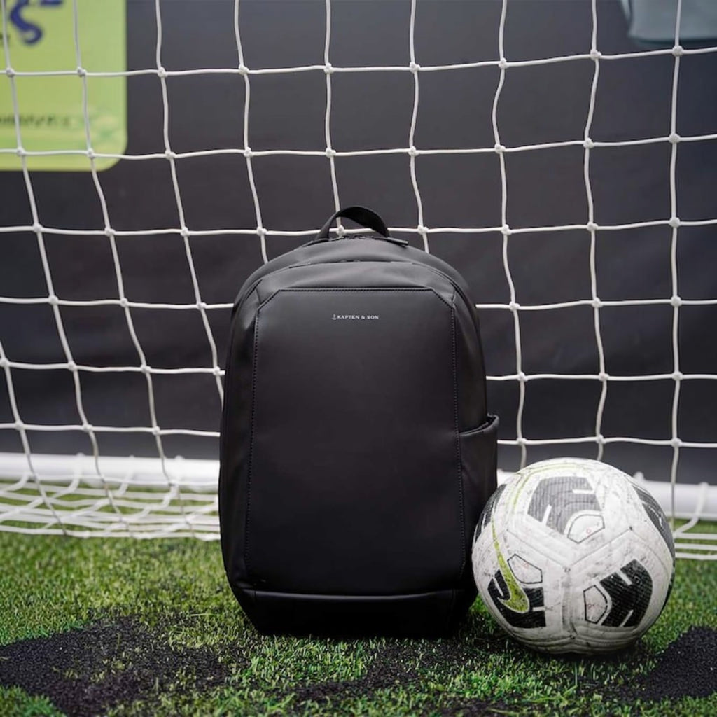 Lieblingstasche Oslo compact black wax pull-up leather backpack for city strolls and shopping