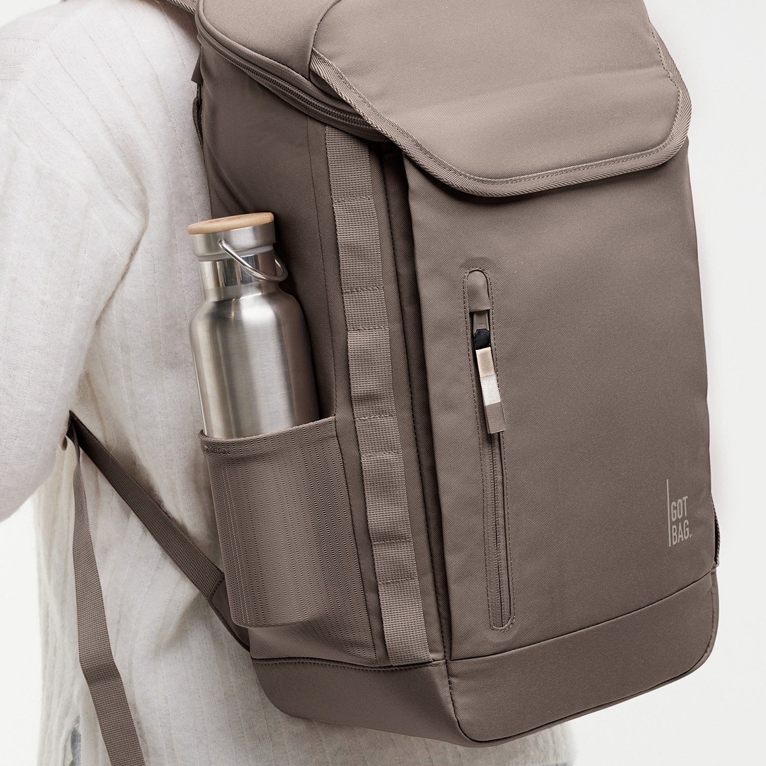 Lieblingstasche Pro Pack taupe backpack with side water bottle pocket and front zip pocket.