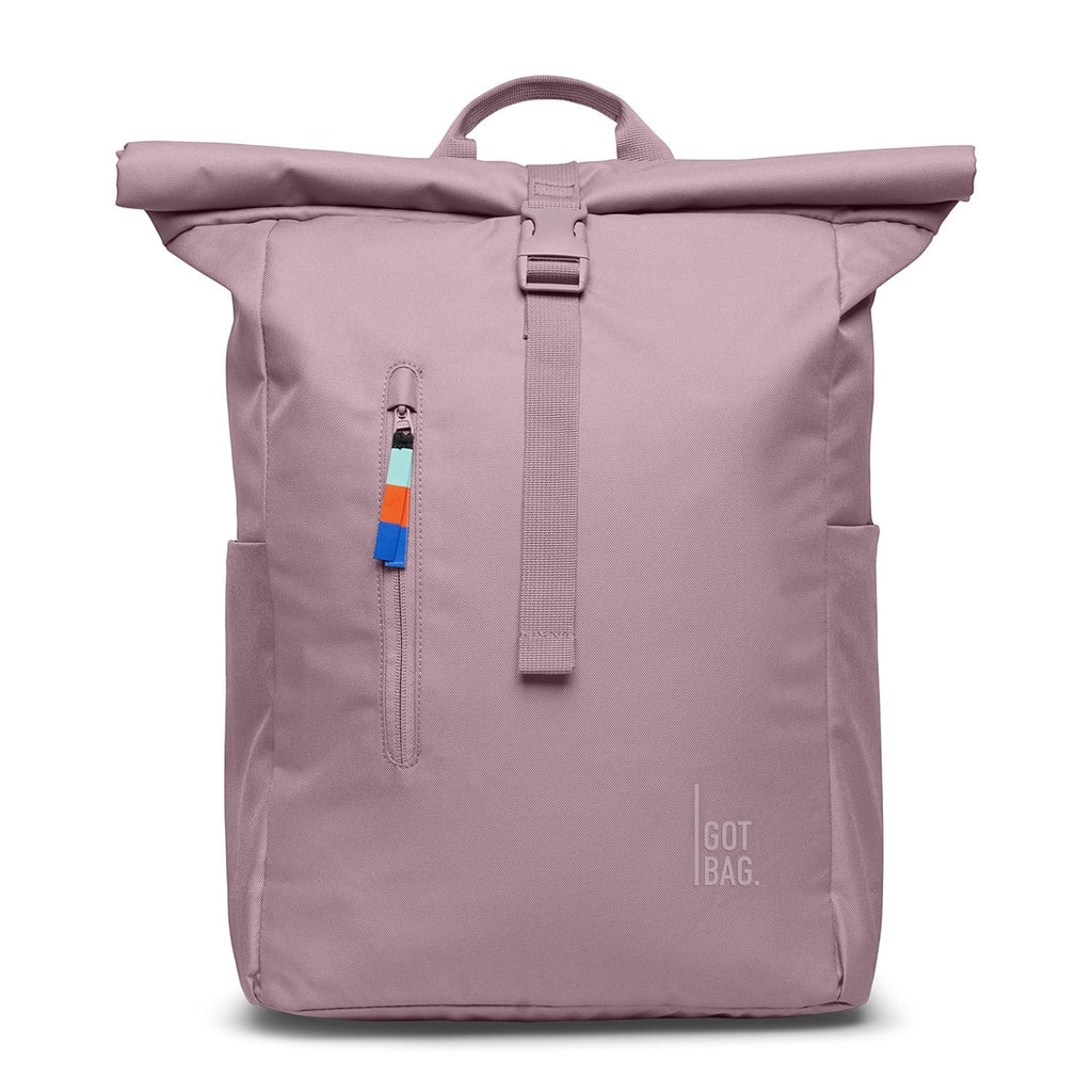Lieblingstasche Rolltop Easy backpack in dusty rose, with a roll-top closure, front zip pocket, and side pockets. Features a colorful zipper pull.