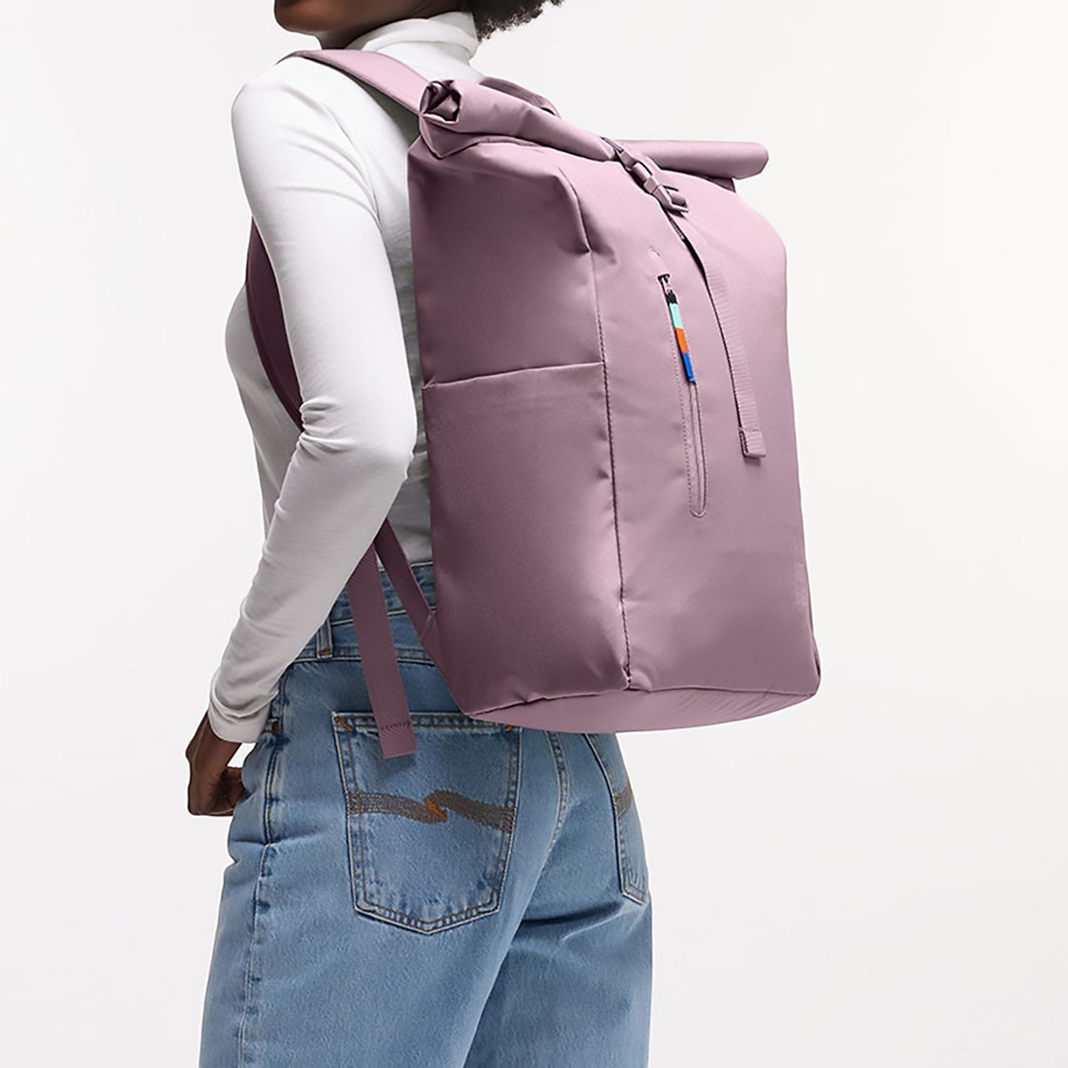Lieblingstasche Rolltop Easy backpack in dusty rose, with front zip pocket and side pockets.