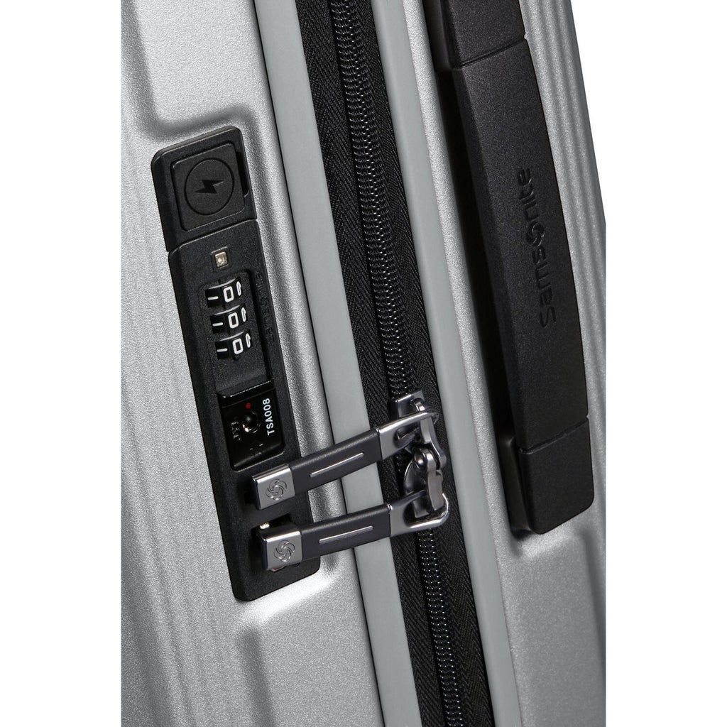 Lieblingstasche Samsonite NUON spinner suitcase featuring a silver hardshell, black zipper, and integrated TSA lock.
