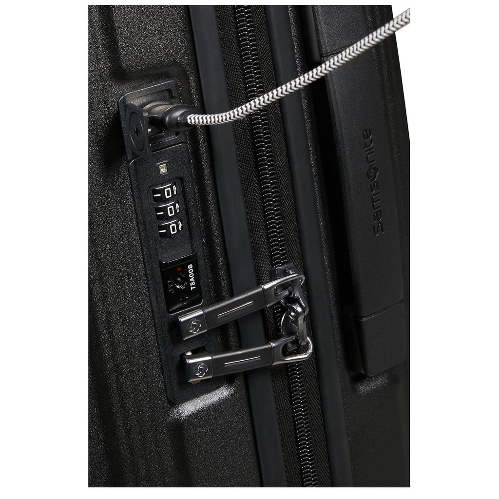 Lieblingstasche Samsonite Nuon spinner suitcase featuring a black hardshell, integrated TSA lock, and USB charging port.