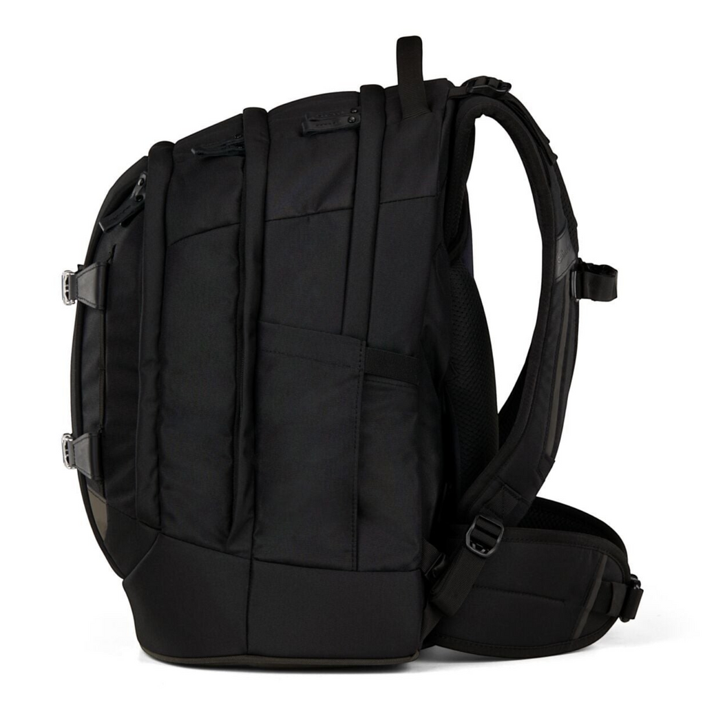 Lieblingstasche satch PACK school backpack in black with ergonomic straps, side view, and reflective details