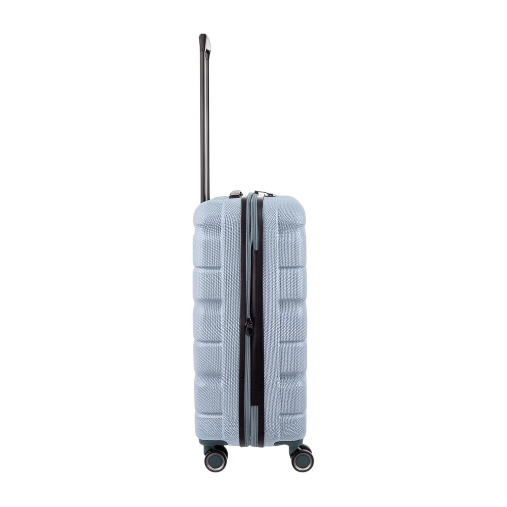 Lieblingstasche Stratosphere Spinner M teal hard-shell suitcase with textured finish and telescopic handle.