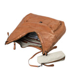 Lieblingstasche Mrs. Banoffee Pie tan leather hobo bag with an open zipper and a small matching detachable pouch