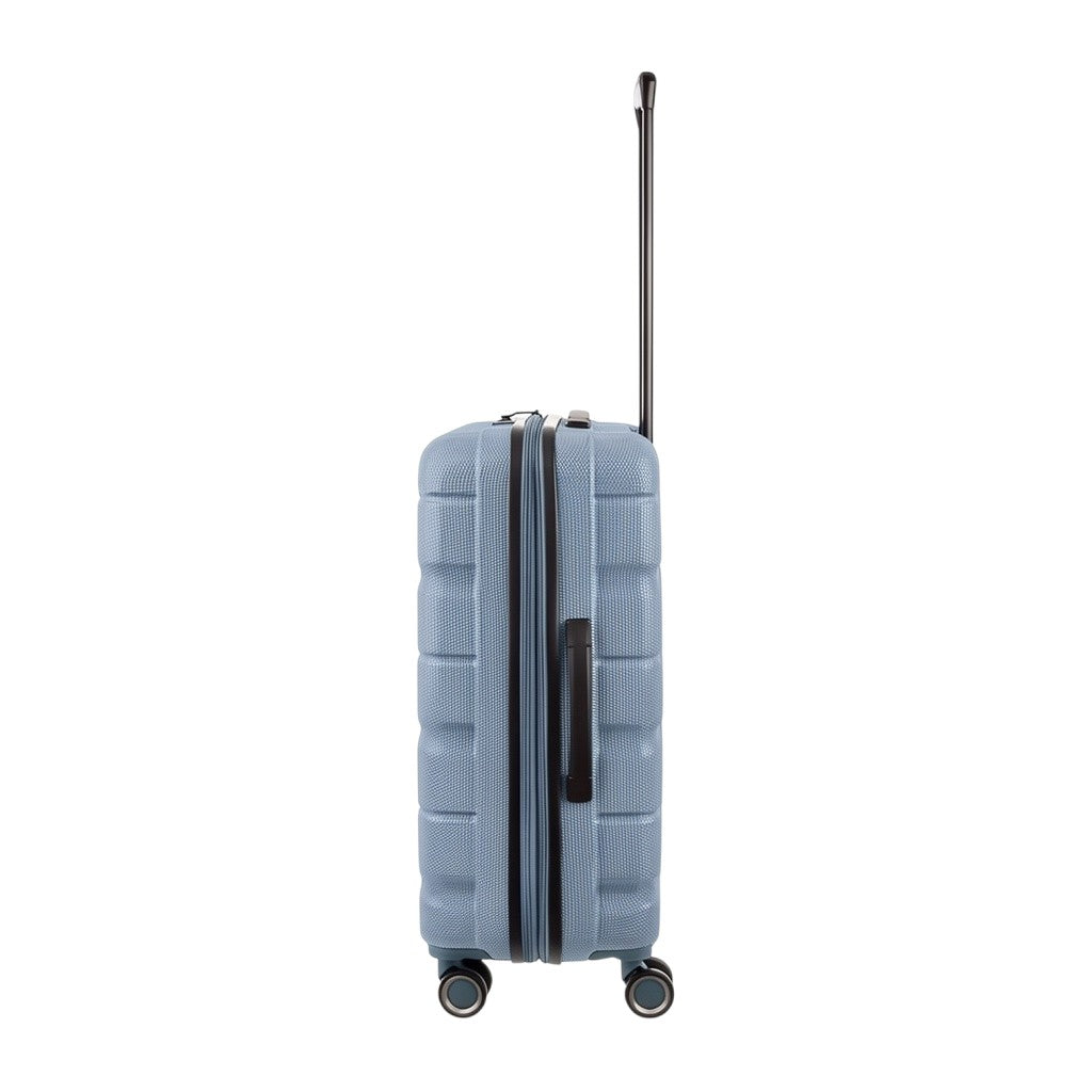 Lieblingstasche Stratosphere Spinner M teal hard-shell suitcase with textured finish and telescopic handle.