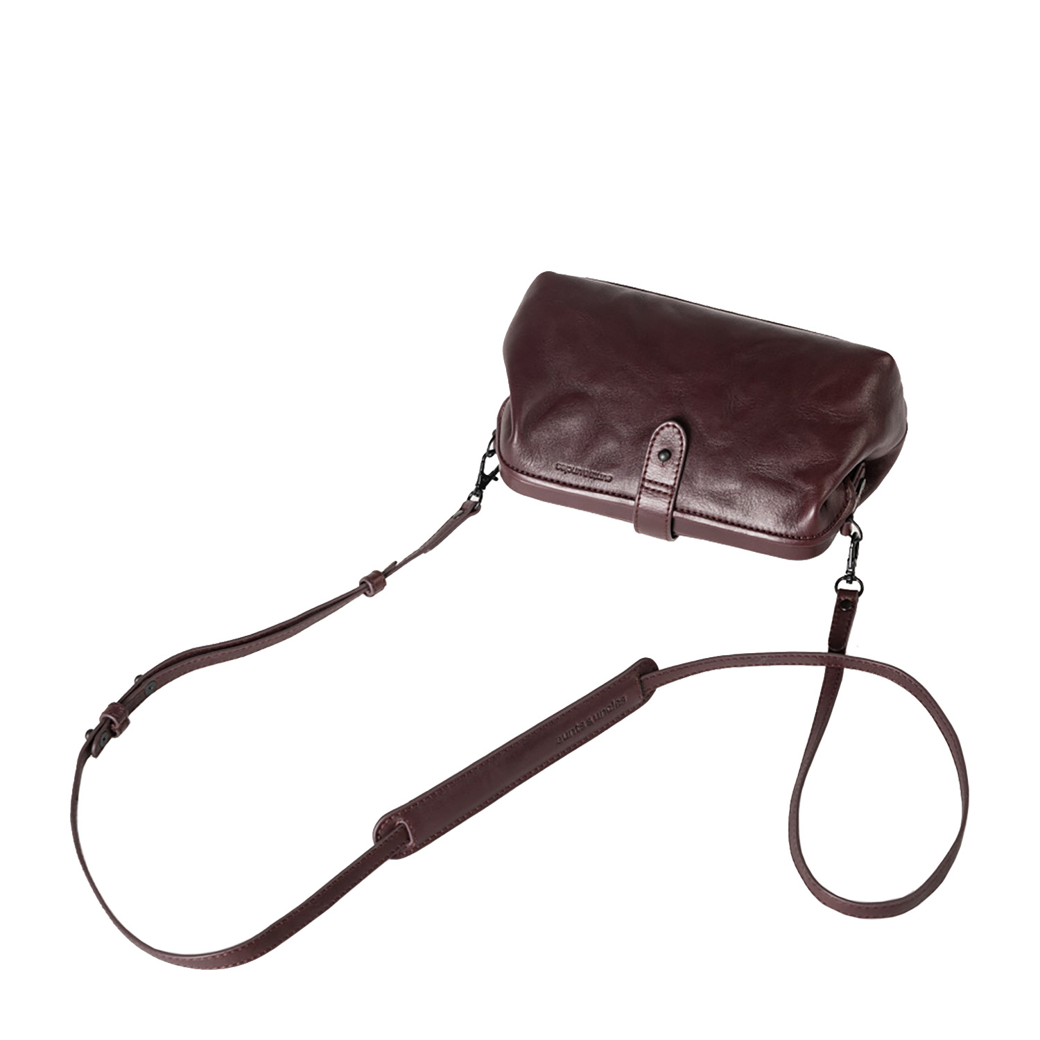 aunts-uncles_Mrs-Eclair_burgundy_04