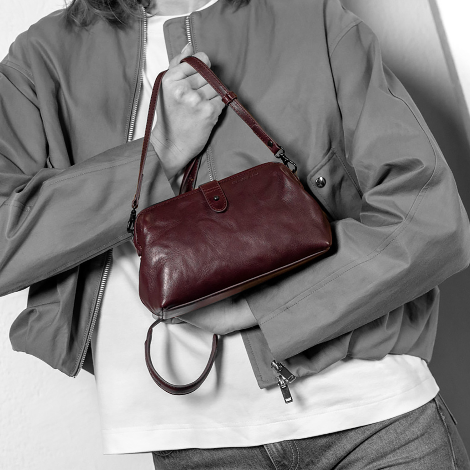 aunts-uncles_Mrs-Eclair_burgundy_09