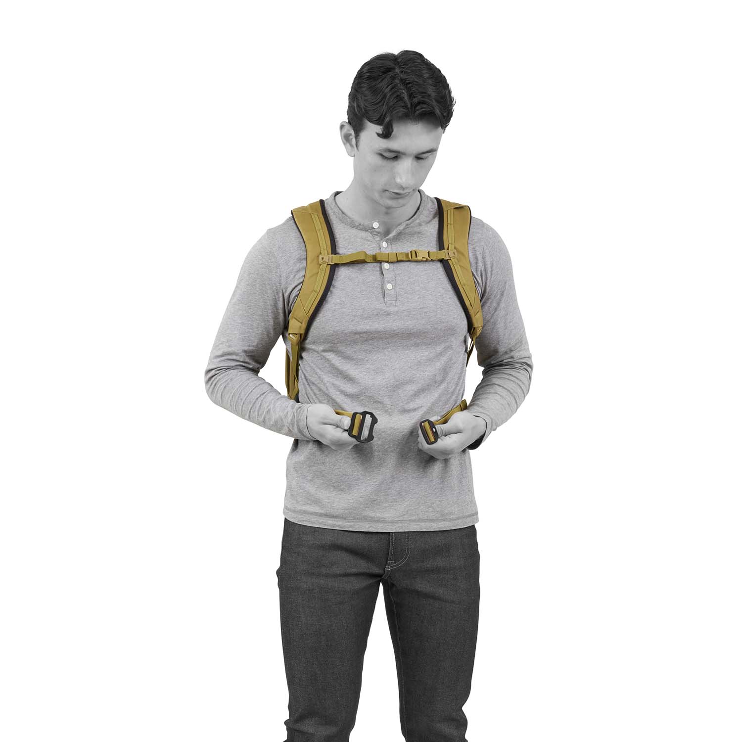 Thule_Aion-Travel-Backpack-28l-3204722-nutria-15
