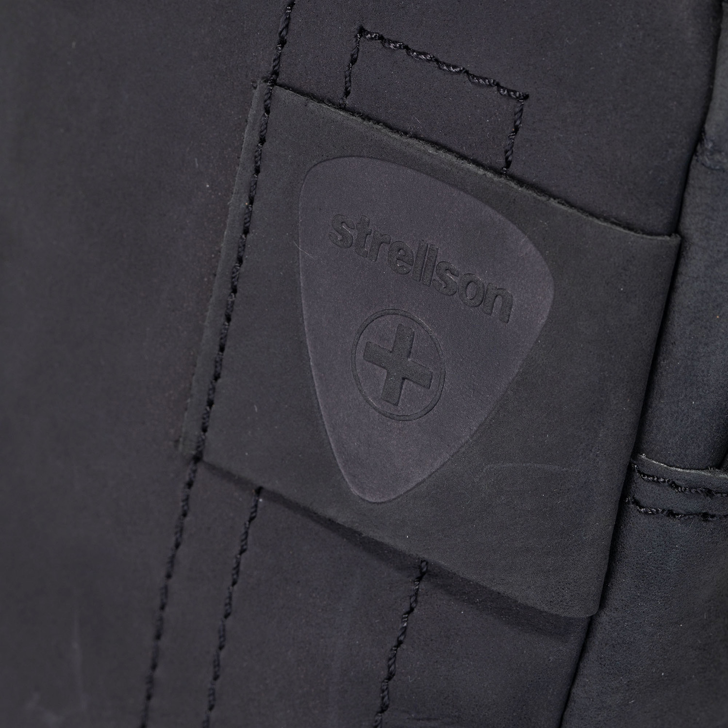 strellson_Richmond-Clint-Shoulderbag-XSVZ_black-5