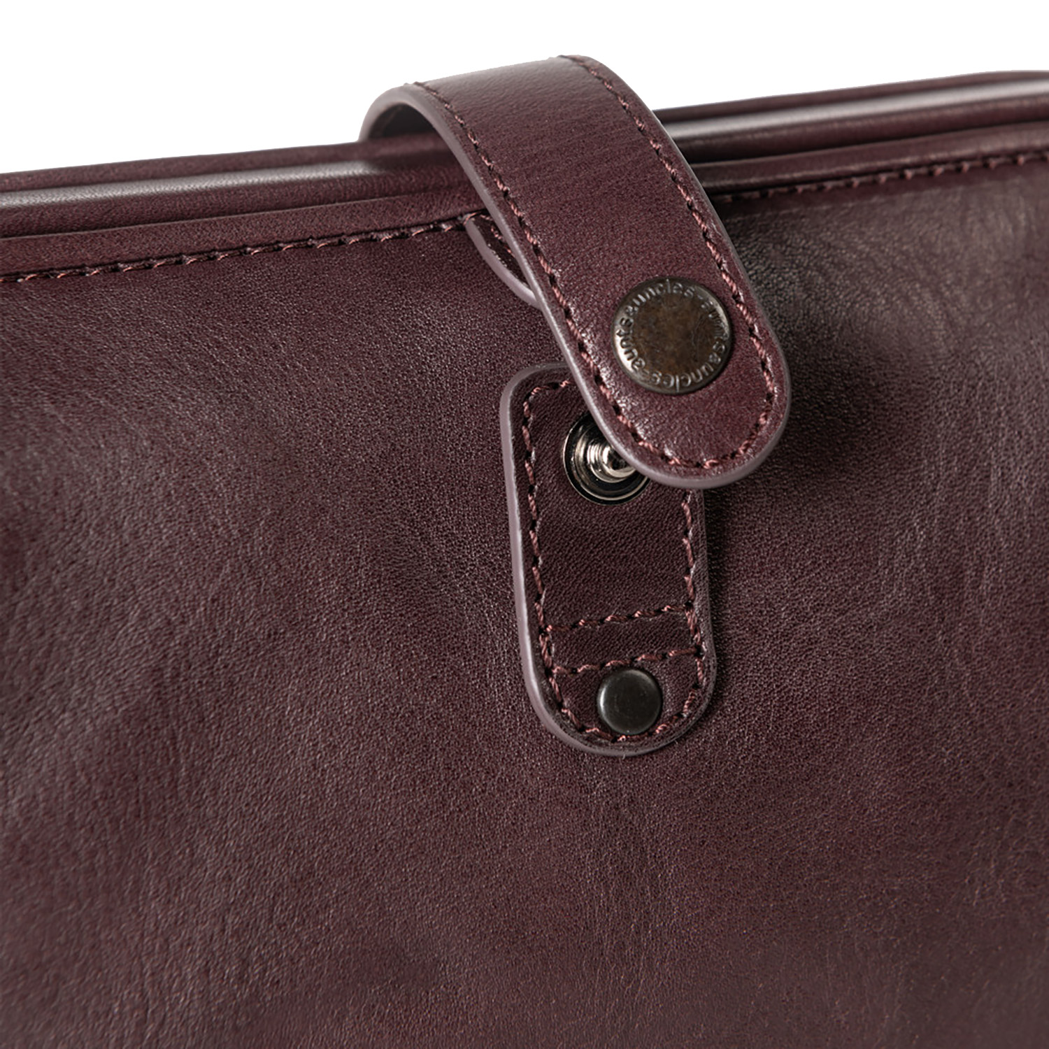 aunts-uncles_Mrs-Eclair_burgundy_05